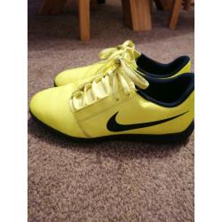 Nike phantom venom junior astro turf trainers size 4