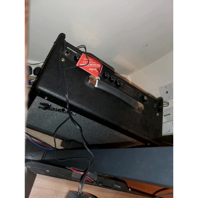 Fender mustang GTX50 + Footswitch + wireless headphones system