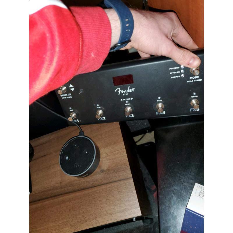 Fender mustang GTX50 + Footswitch + wireless headphones system