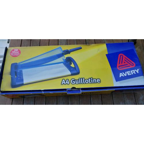 Avery A4 Guillotine