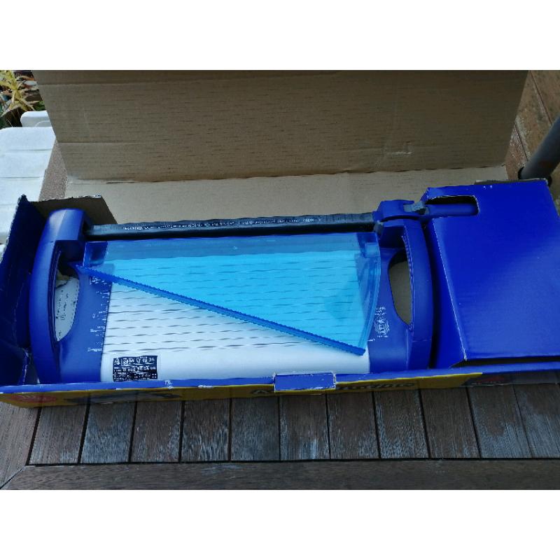 Avery A4 Guillotine