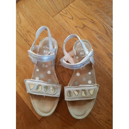CLARKS 2f silver sandals