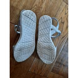 CLARKS 2f silver sandals