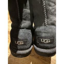 Black uggs size 1