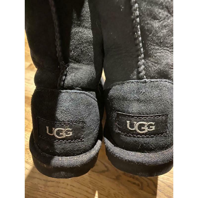 Black uggs size 1