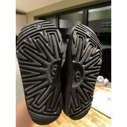 Black uggs size 1